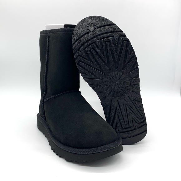 UGG Women’s Classic Short II Black Boots - Picture 4 of 12